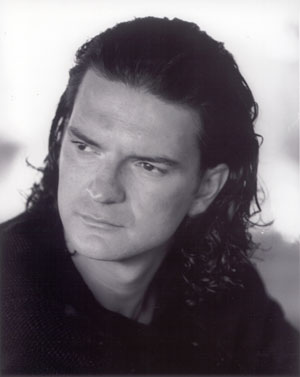 20060513071657-arjona.jpg